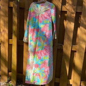 Lilly Pulitzer long dress size small.